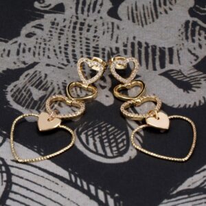 Gold & zircon 🖤 heart earrings